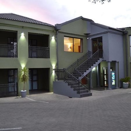 African Sands Guesthouse Load Shedding Free Bloemfontein Exterior foto