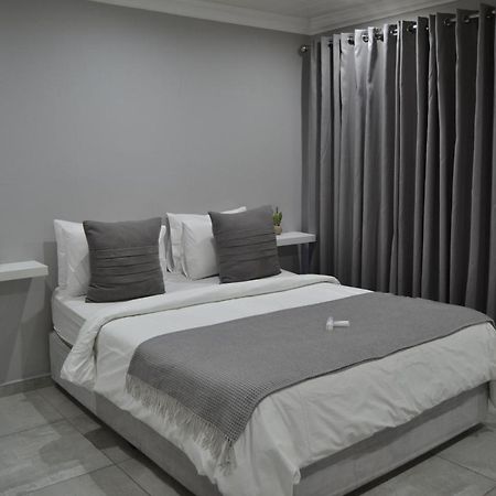 African Sands Guesthouse Load Shedding Free Bloemfontein Exterior foto