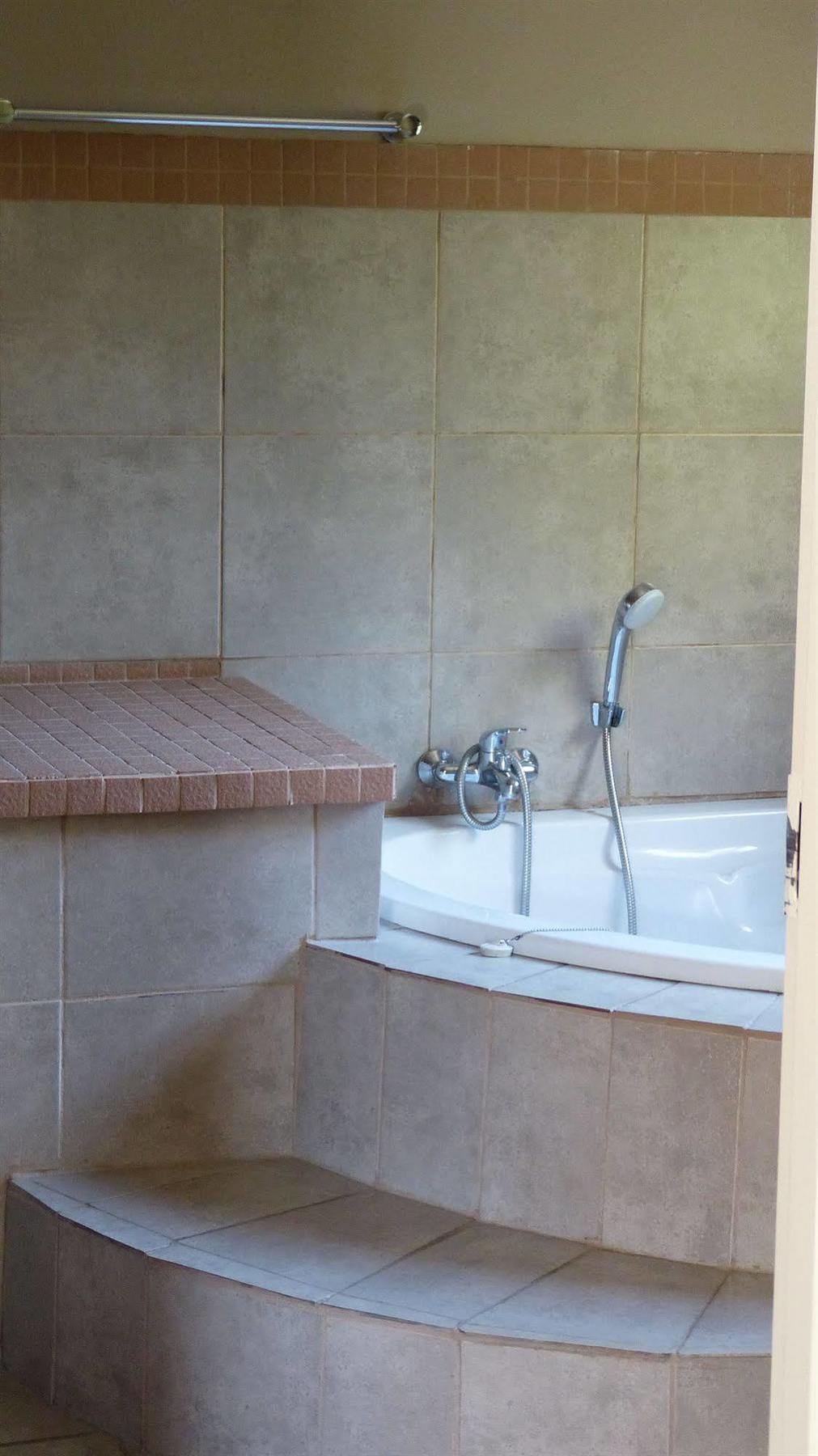 African Sands Guesthouse Load Shedding Free Bloemfontein Exterior foto