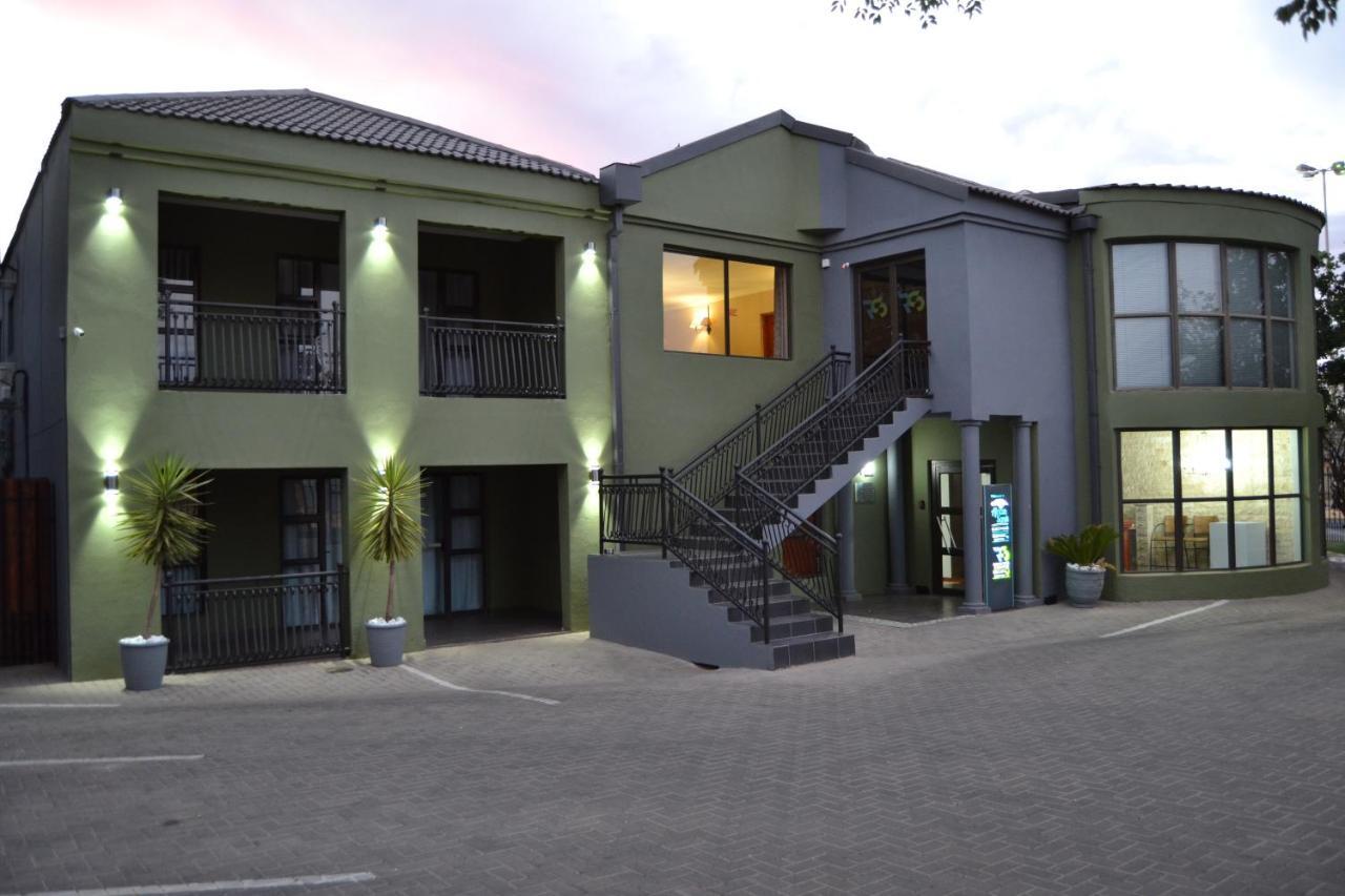 African Sands Guesthouse Load Shedding Free Bloemfontein Exterior foto
