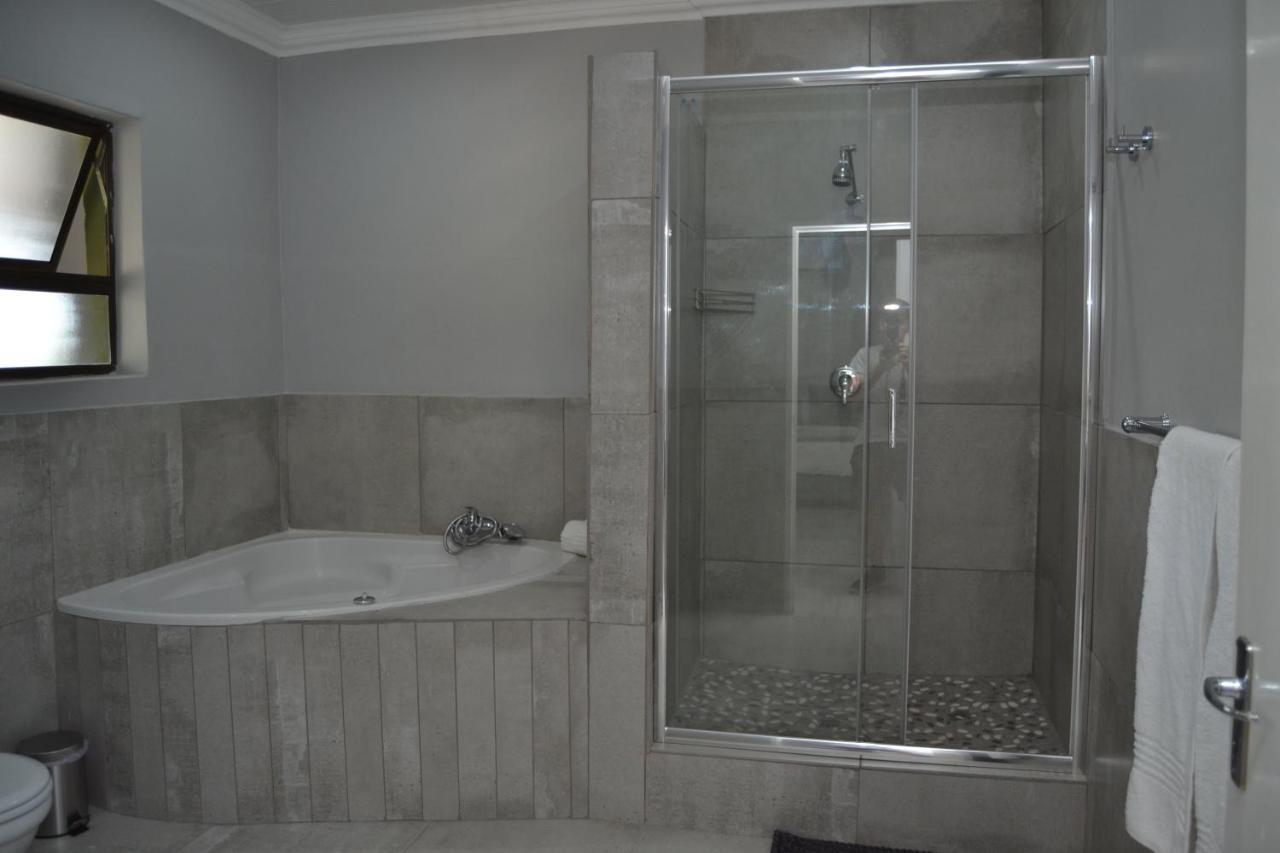 African Sands Guesthouse Load Shedding Free Bloemfontein Exterior foto
